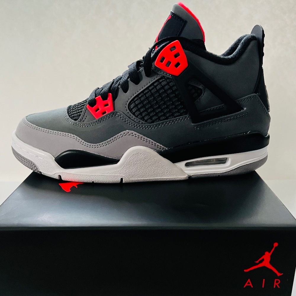 Nike Air Jordan 4 Retro